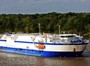 Zobacz, jak statek z kosmiczną rakietą staranował most