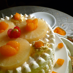 Bezowy ananasowiec na Nowy Rok