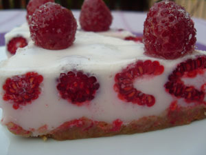 Śmietanowiec z malinami